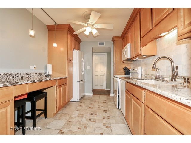  640 Murray Ln #303, Des Plaines, IL 60016 photo 4