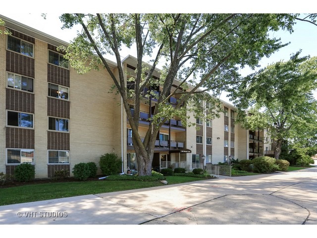  640 Murray Ln #303, Des Plaines, IL 60016 photo 1