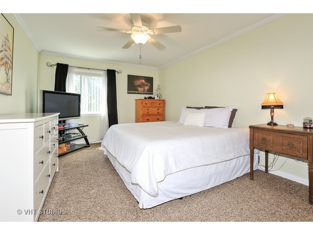  640 Murray Ln #303, Des Plaines, IL 60016 photo 6