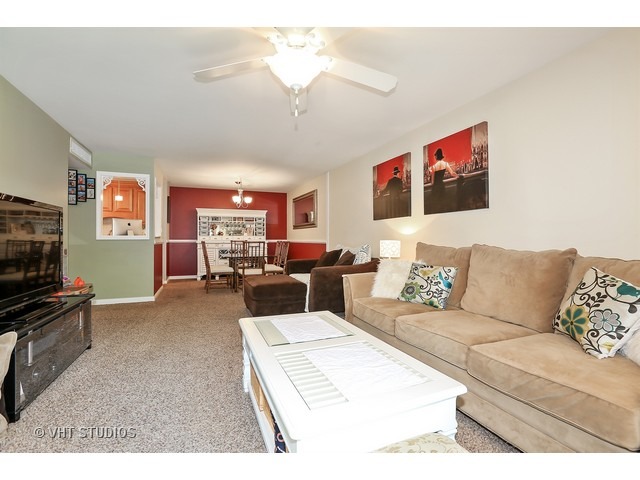  640 Murray Ln #303, Des Plaines, IL 60016 photo 3