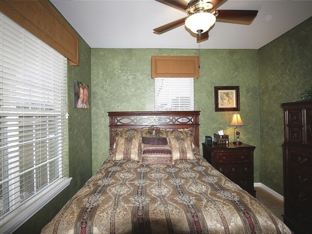 1035 Riviera Dr, Elgin, IL 60124 photo 11