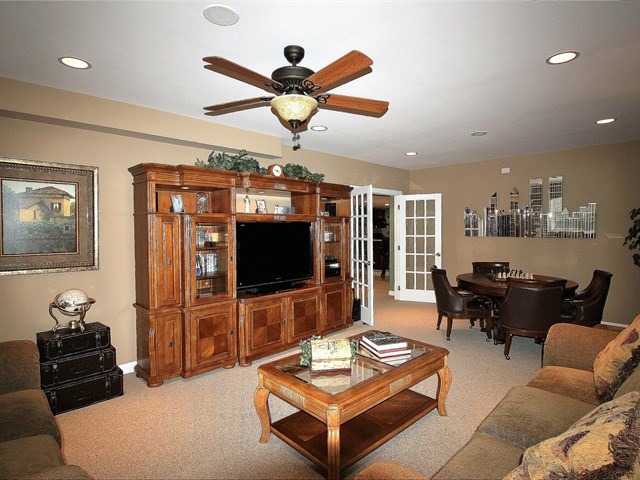 1035 Riviera Dr, Elgin, IL 60124 photo 25