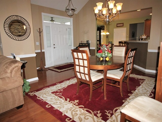 1035 Riviera Dr, Elgin, IL 60124 photo 2