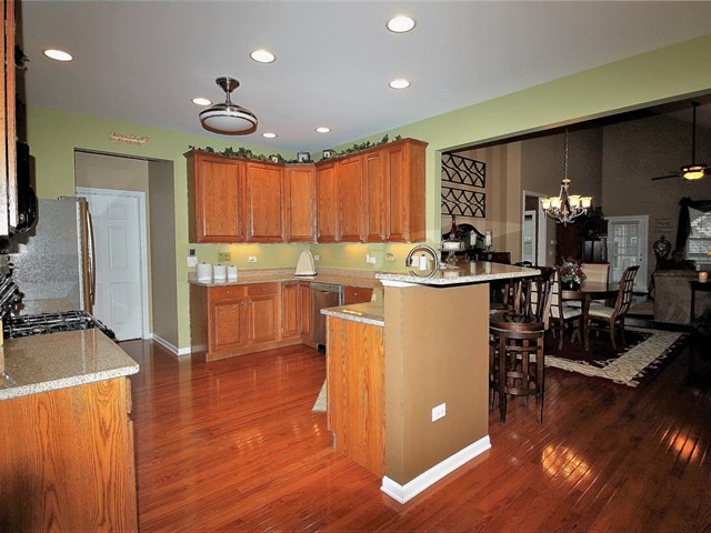 1035 Riviera Dr, Elgin, IL 60124 photo 7