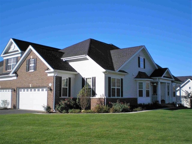 1035 Riviera Dr, Elgin, IL 60124 photo 1