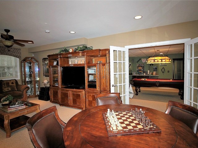 1035 Riviera Dr, Elgin, IL 60124 photo 24