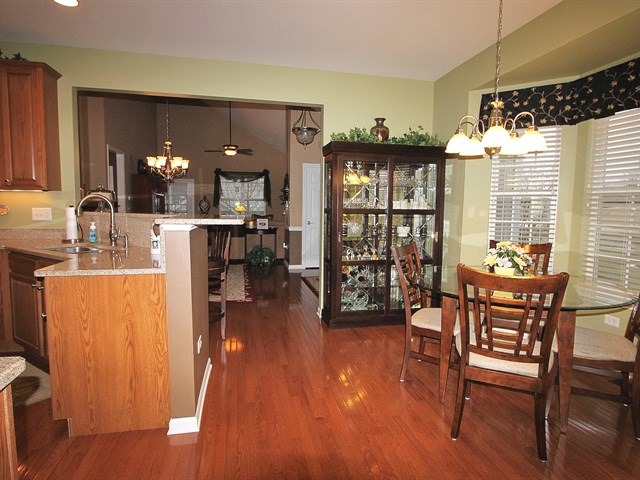 1035 Riviera Dr, Elgin, IL 60124 photo 10