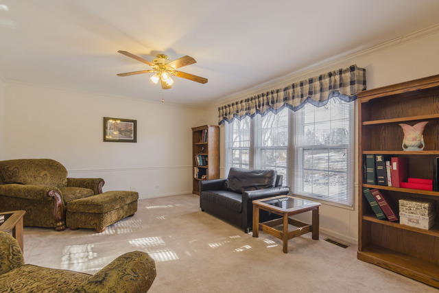 200 Mayfair Dr, Aurora, IL 60504 photo 3