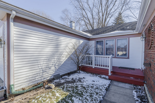200 Mayfair Dr, Aurora, IL 60504 photo 2