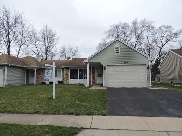 600 Thorndale Dr, Elgin, IL 60120 photo 1