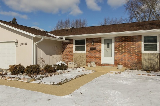 3965 Winston Dr, Hoffman Estates, IL 60192 photo 2