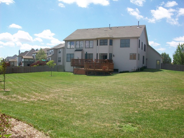 12719 Barrow Ln, Plainfield, IL 60585 photo 2