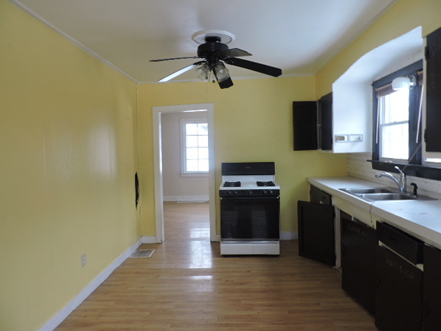 714 S 3rd St, Dundee, IL 60118 photo 4