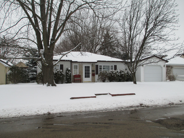 210 Calhoun St, Peru, IL 61354 photo 1