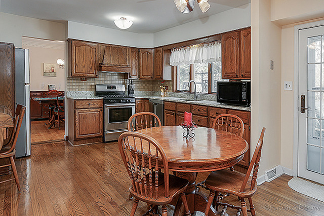 2 S373 Seneca Dr, Wheaton, IL 60189 photo 8