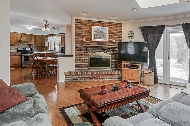 2 S373 Seneca Dr, Wheaton, IL 60189 photo 2