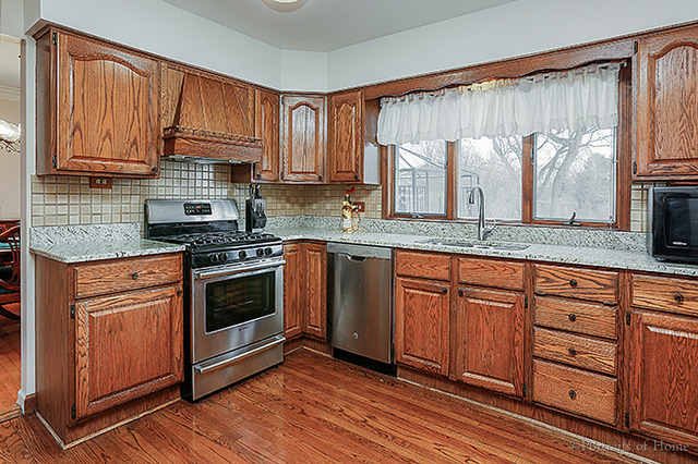 2 S373 Seneca Dr, Wheaton, IL 60189 photo 9