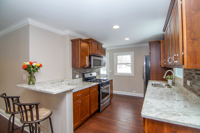 845 E 11th St, Lockport, IL 60441 photo 4