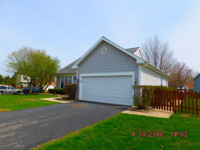 1085 N Elma Ave, Elgin, IL 60120 photo 2