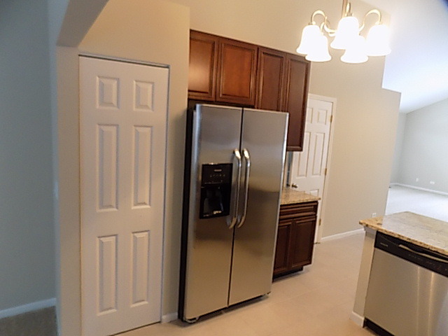 1085 N Elma Ave, Elgin, IL 60120 photo 10