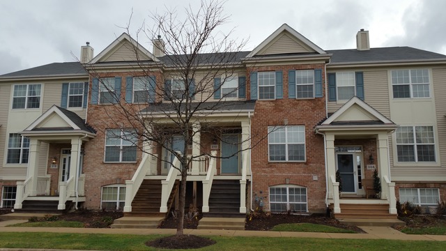 310 Broadmoor Ln, Bartlett, IL 60103 photo 1