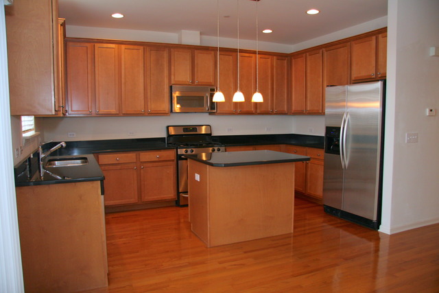 310 Broadmoor Ln, Bartlett, IL 60103 photo 6