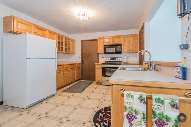 226 Cedarbrook Rd, Naperville, IL 60565 photo 3