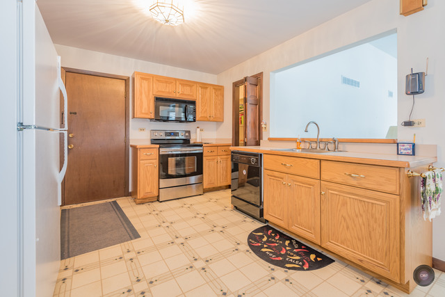 226 Cedarbrook Rd, Naperville, IL 60565 photo 4