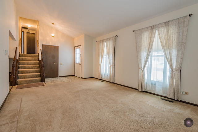 226 Cedarbrook Rd, Naperville, IL 60565 photo 2
