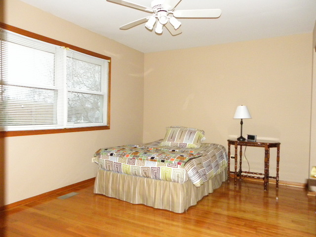634 Stuart Dr, Carol Stream, IL 60188 photo 8