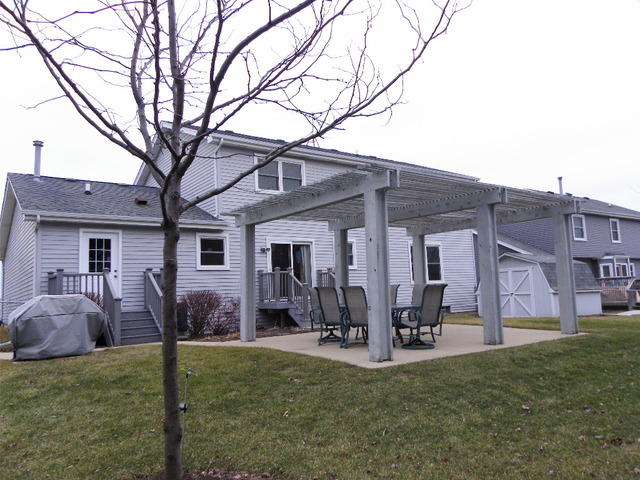 634 Stuart Dr, Carol Stream, IL 60188 photo 2