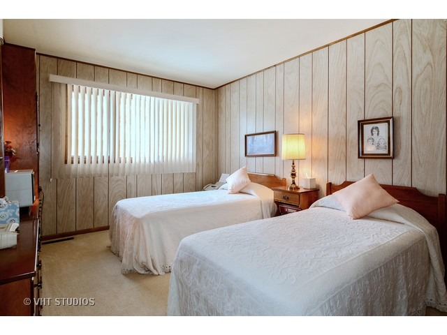 325 E Willow St, Elburn, IL 60119 photo 8