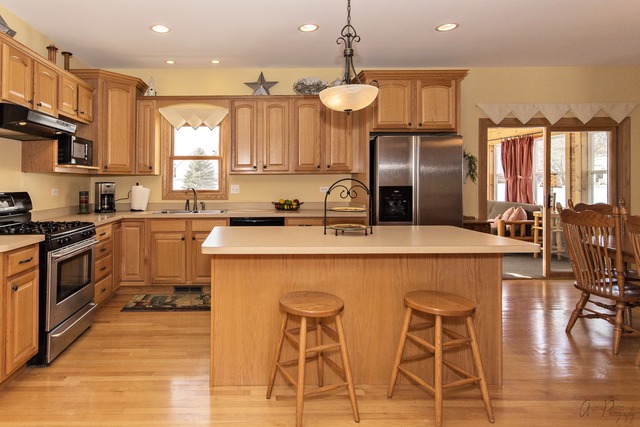 701 Ridgeway Trl, Mchenry, IL 60050 photo 8