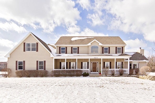 701 Ridgeway Trl, Mchenry, IL 60050 photo 1