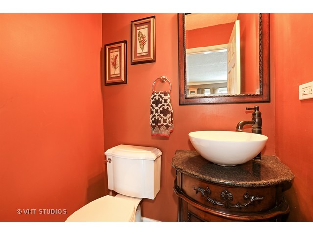 711 Elm Ct, Itasca, IL 60143 photo 9