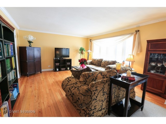 711 Elm Ct, Itasca, IL 60143 photo 2