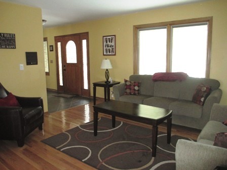 815 N Lyle Ave, Elgin, IL 60123 photo 2