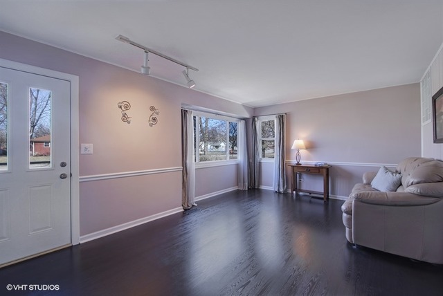 2204 Bluebird Ln, Rolling Meadows, IL 60008 photo 2