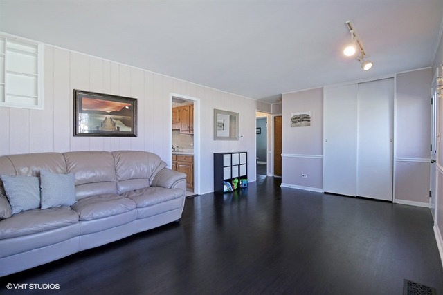 2204 Bluebird Ln, Rolling Meadows, IL 60008 photo 3