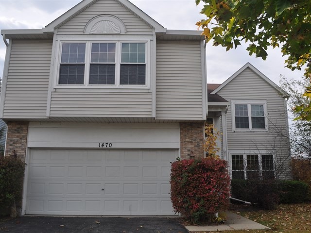 1470 Knotty Pine Dr, Elgin, IL 60123 photo 1