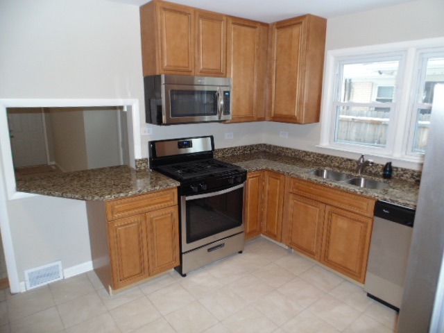 423 Mors Ave, Wheeling, IL 60090 photo 12