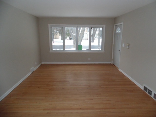 423 Mors Ave, Wheeling, IL 60090 photo 14