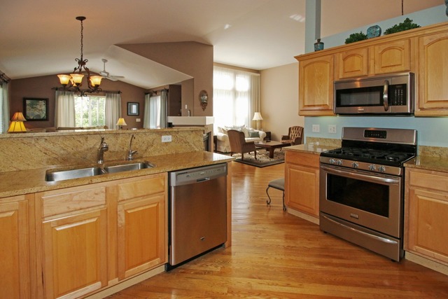 63 Bridlepath Dr, Lindenhurst, IL 60046 photo 9