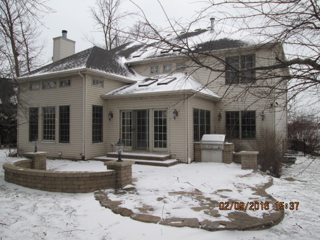 1015 Riverstone Dr, Aurora, IL 60502 photo 2