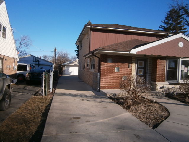 8044 45th Pl, Lyons, IL 60534 photo 2