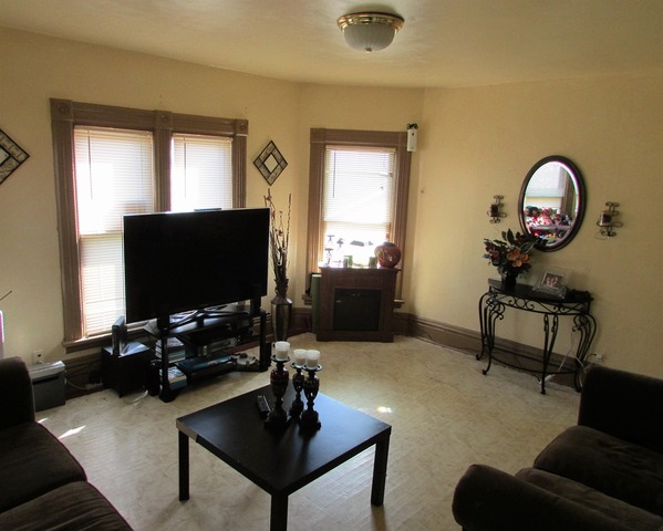 726 E Downer Pl, Aurora, IL 60505 photo 9