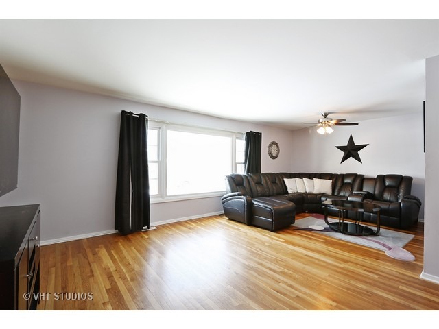 2048 Adams St, Rolling Meadows, IL 60008 photo 4