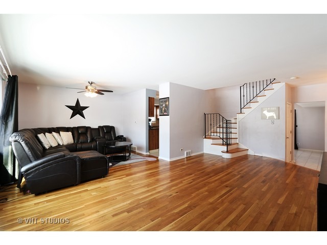 2048 Adams St, Rolling Meadows, IL 60008 photo 3