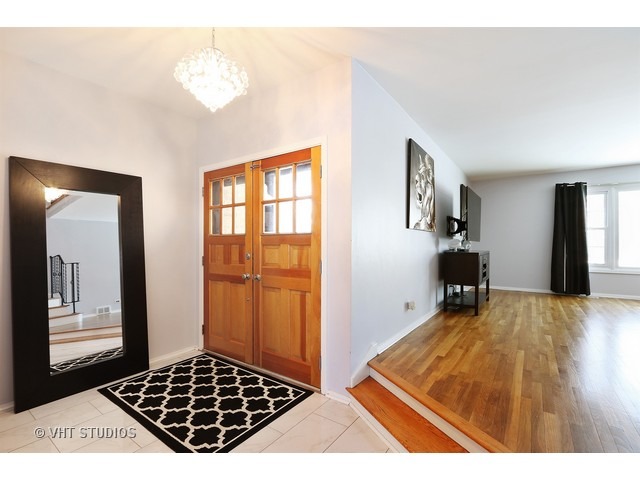 2048 Adams St, Rolling Meadows, IL 60008 photo 2