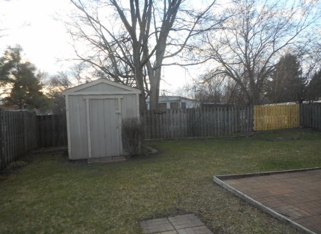 630 Greenview Ln, Wheeling, IL 60090 photo 3